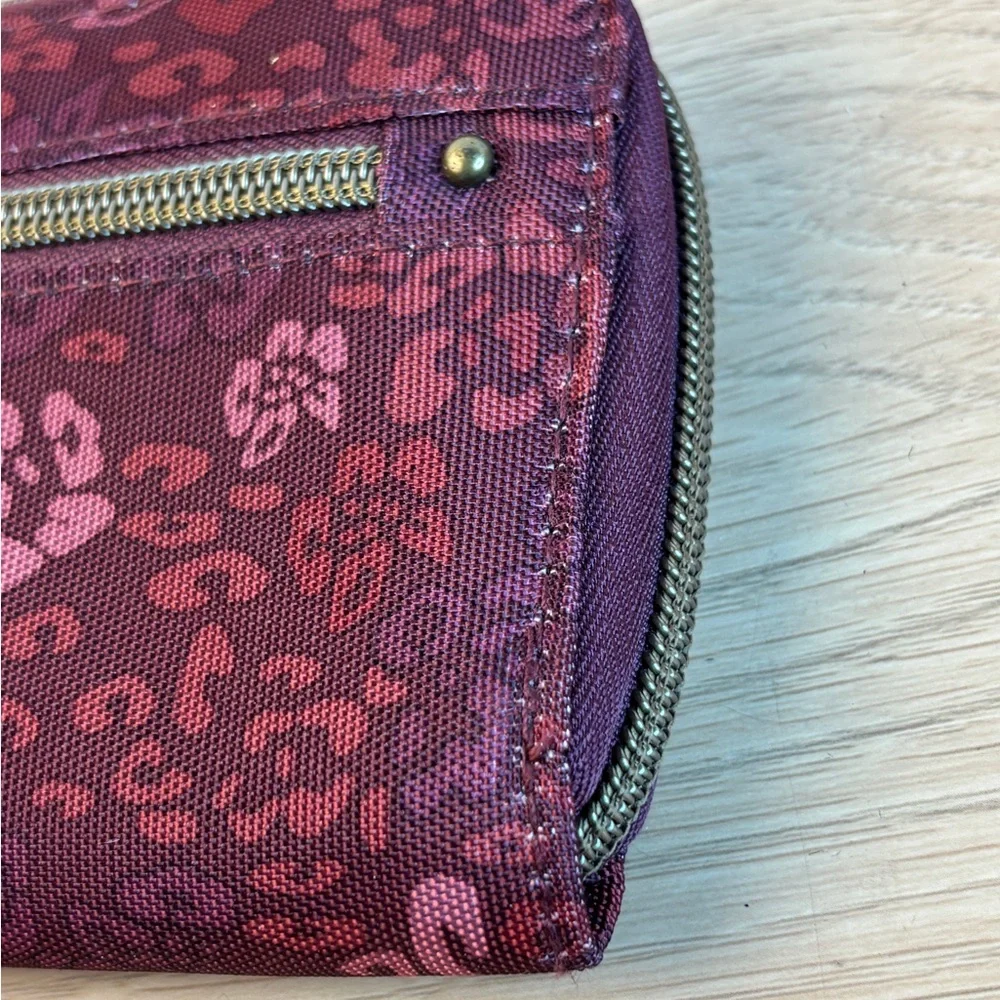 Travelon Zip‎ Around Wristlet Wallet Berry Purple Leopard Floral Print RFID